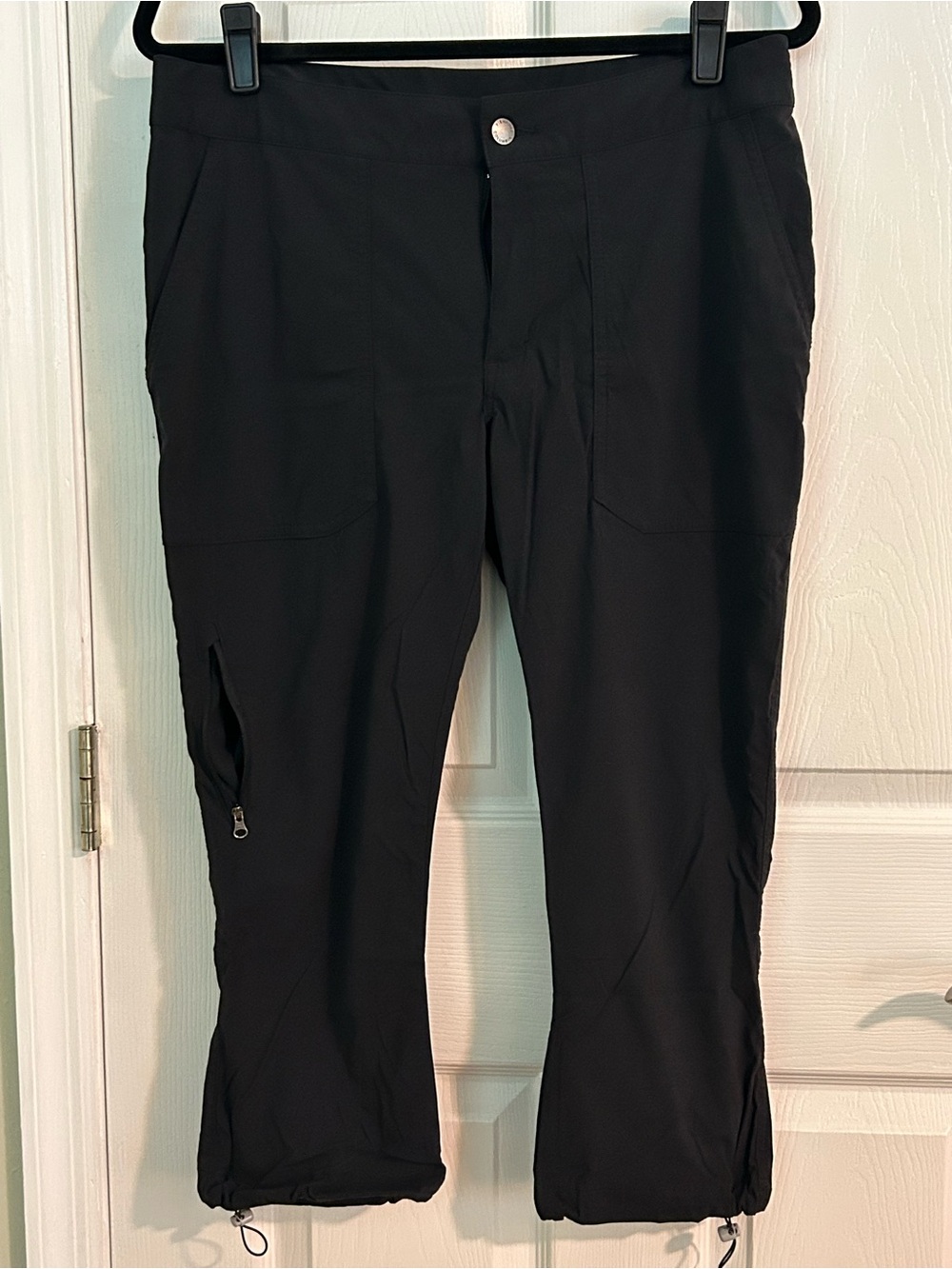 Columbia Women’s Saturday Trail II Knee Cropped Black Capri Cargo Pants